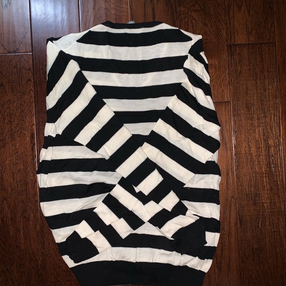 H&M striped V-neck sweater - Picture 7 of 7